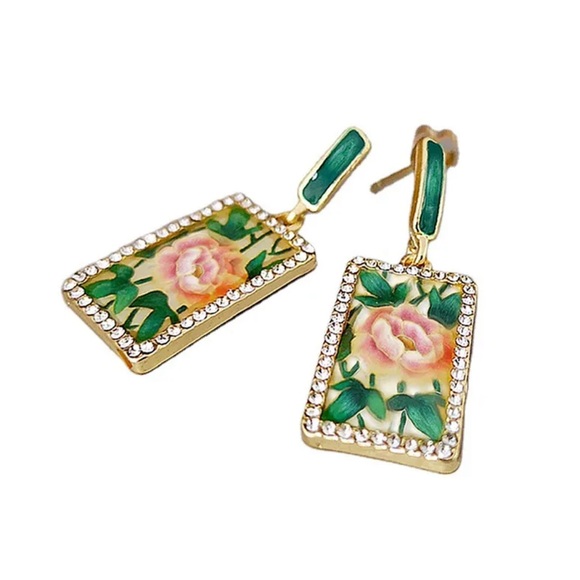 Gorgeous Vintage-Looking Earrings - Picture 3 of 3